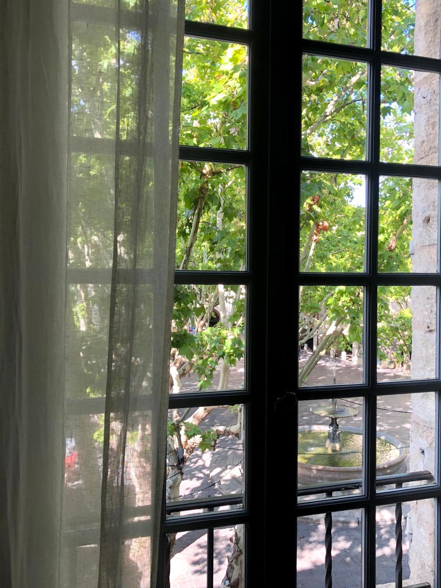 La Boheme Place Aux Herbes Uzès Kültér fotó